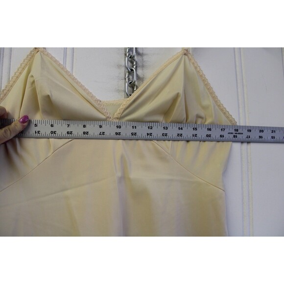 Vintage Vanity Fair Full Slip Womens‎ Anti Cling No Ride Up Size 36 TT - Picture 2 of 5